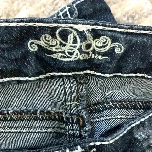 Skinny Jeans with Detailed Pockets & Stitching - Picture 4 of 5